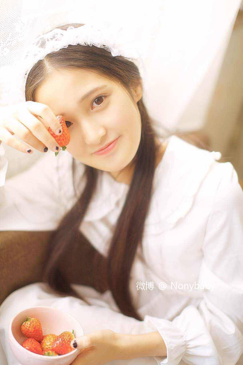 秒杀黄灿灿的校园女神Nonybaby 宅男们收好不谢