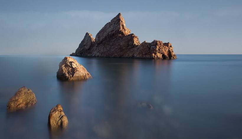 海边礁石风景图片