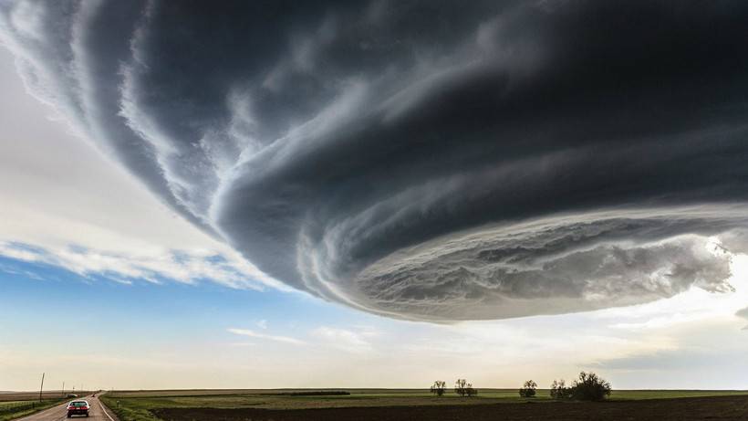 大自然龙卷风桌面壁纸