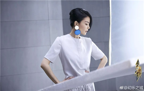 麻烦的连体裤有什么好?口嫌体直告诉你，就是美到炸裂