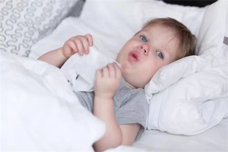 肺炎的症状有哪些症状？宝宝一直咳嗽是不是肺炎？