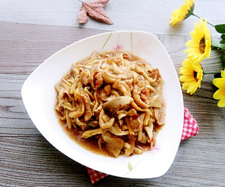 平菇炒肉的做法  具有增强抵抗力的功效