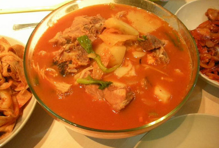 脊骨土豆汤的做法  保你一定喜欢吃