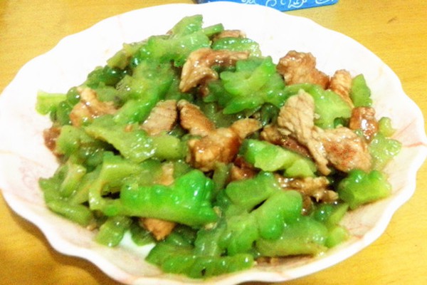 苦瓜炒肉的做法
