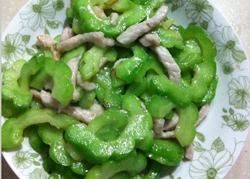 苦瓜炒肉的做法