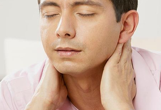 颈部瑜伽 六个动作让你放松颈部缓解肩颈疼痛