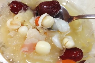 银耳莲子羹怎么做