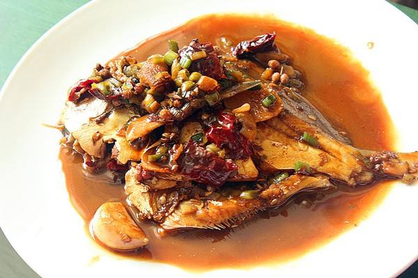 家喻户晓的家常菜红烧平鱼的做法你知道吗