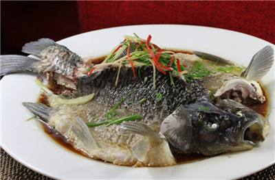 这道清蒸鲫鱼，好吃得让你流口水