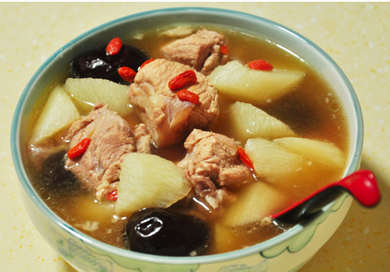 排骨山药汤的做法  营养极其丰富具有滋补作用