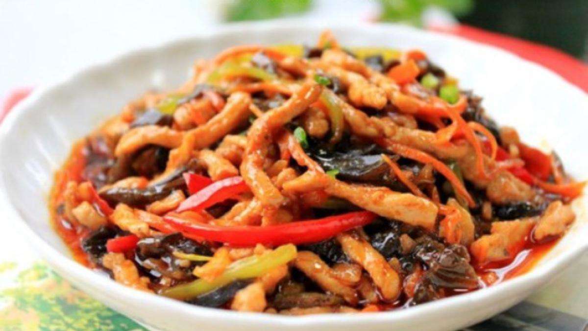 大家熟悉的家常菜鱼香肉丝的做法