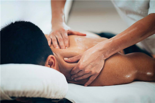 落枕是怎么回事 这样做可以治疗落枕