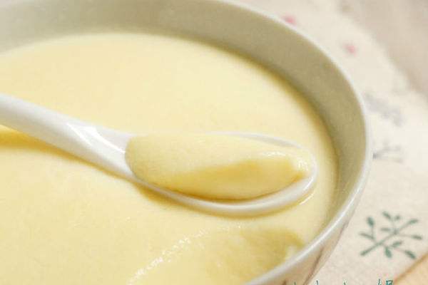牛奶炖蛋的做法 遵循几个个小秘决做出香滑细腻蛋