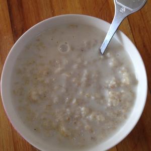 牛奶燕麦粥具有两大功效 是女性美白减肥的首选