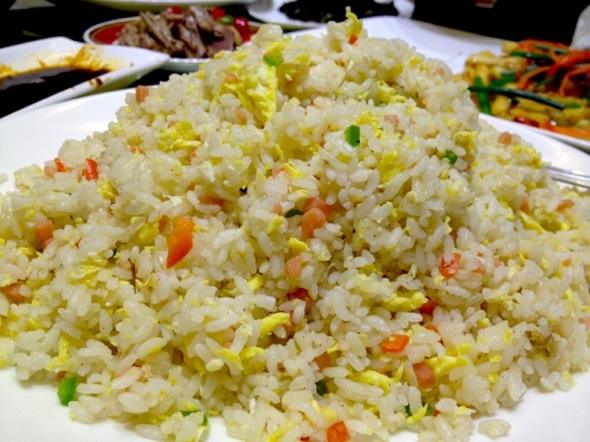 黄金蛋炒饭的做法 剩饭最佳的解决办法