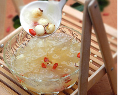 银耳莲子汤的作用  怎样做银耳莲子汤才好吃