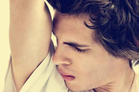 产生人体狐臭的原因及治疗狐臭偏方大全