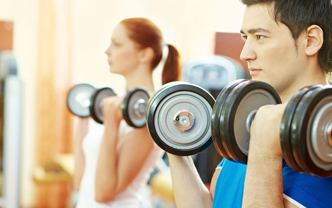 胸肌锻炼用哑铃有效吗及使用哑铃的注意事项