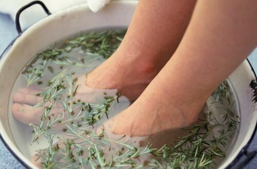 艾草泡脚
