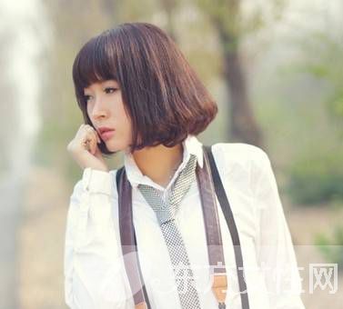 夏天清爽短发发型 勾勒出精致小脸