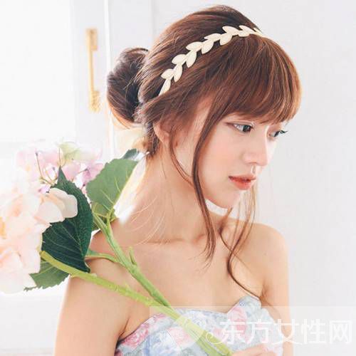 推荐四款甜美花苞头发型 散发出浓郁的甜美气息