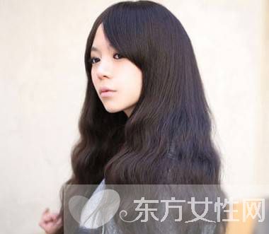 椭圆形脸适合什么发型 气质长发就是要这么美