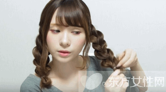 可爱女生羊角盘发教程 卖萌扮嫩的不二之选哦