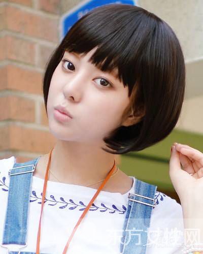 女生潮流时尚学生发型 甜美可爱显青春活力