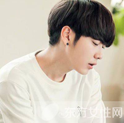 2016男生潮流发型推荐 齐刘海更显青春范儿