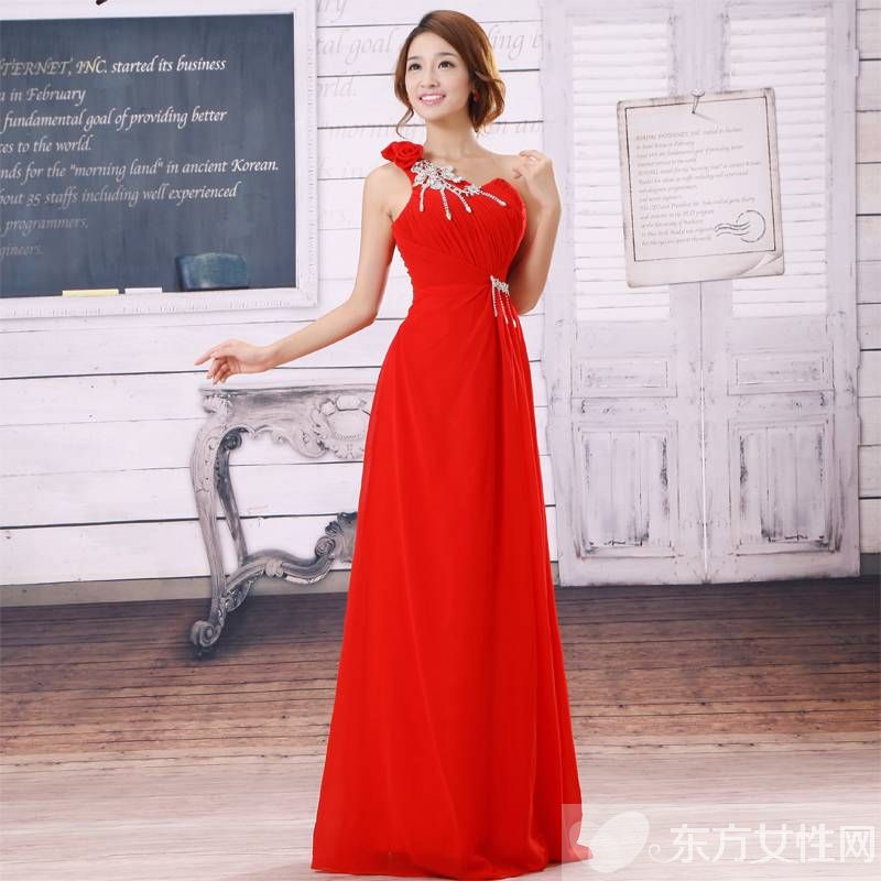 单肩礼服搭配什么发型 六款时尚发型打造独有的气质魅力