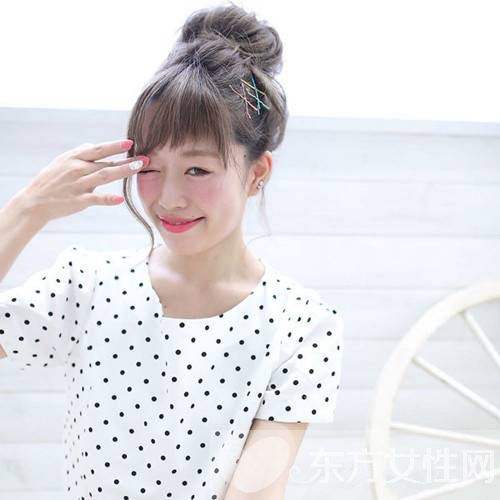 推荐四款甜美花苞头发型 散发出浓郁的甜美气息