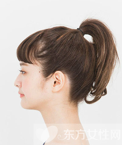 想要清爽减龄发型吗 不妨试试高扎马尾吧