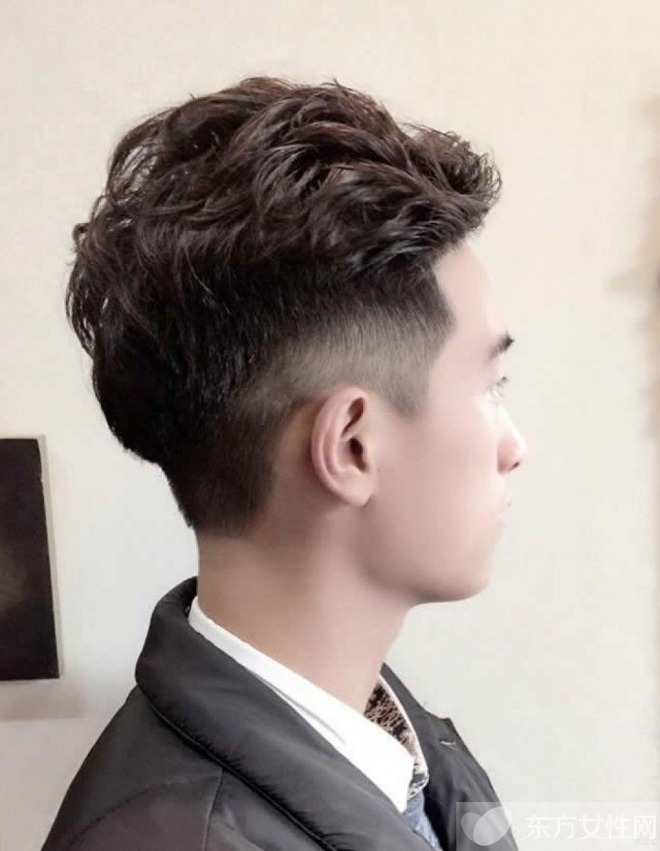男生潮流短发发型 展现十足的迷人气质