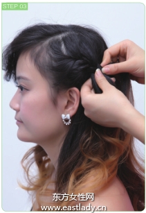 日系卷发发型搭配蝴蝶结居家好女人