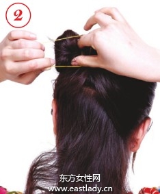 高贵典雅中发发型让答显得成熟稳重