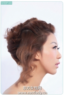 时尚盘发戴上网纱增加朦胧感