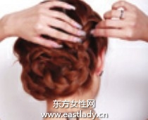 双麻花辫绕盘发打造浪漫异域风情