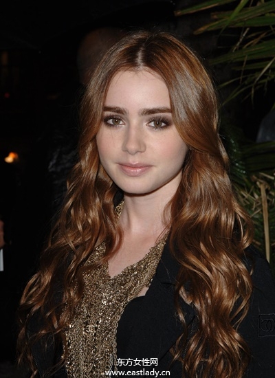 长、短、直、卷全都Hold得住 莉莉柯林斯发型全纪录