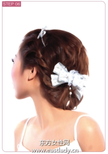 韩式盘发搭配蝴蝶结做性感美少妇