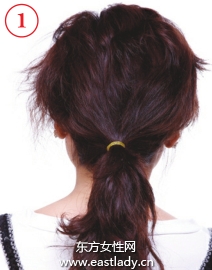 简单丝巾扎法展现时尚风格