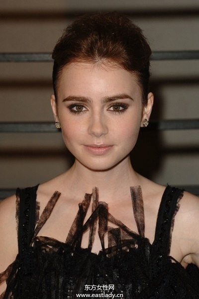 长、短、直、卷全都Hold得住 莉莉柯林斯发型全纪录