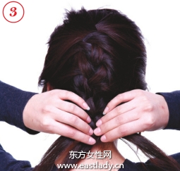 适合参加休闲活动的鱼骨辫发型设计