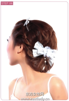 韩式编发发型搭配蝴蝶结很有甜美气质