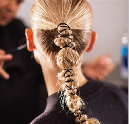 马尾+围巾今冬发型就这样设计