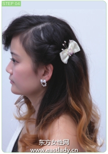 日系卷发发型搭配蝴蝶结居家好女人