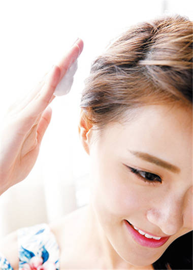 侧拨发不再只能性感 简单3招让你成为百变女王