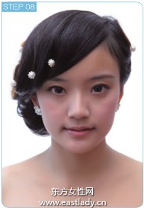 珍珠夹子点缀盘发韵味十足
