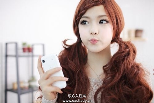 5种只需要扭转头发就可以变出的新发型