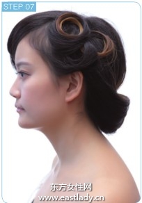 珍珠夹子点缀盘发韵味十足