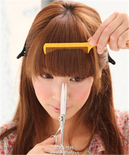 注意小细节剪出齐(斜)刘海发型